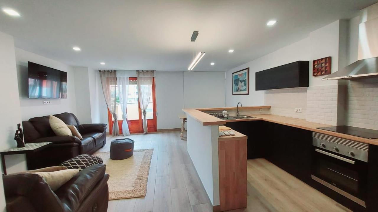 Sunny Duplex In Front Of Campello